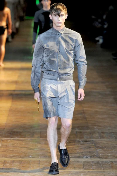 Look 10
